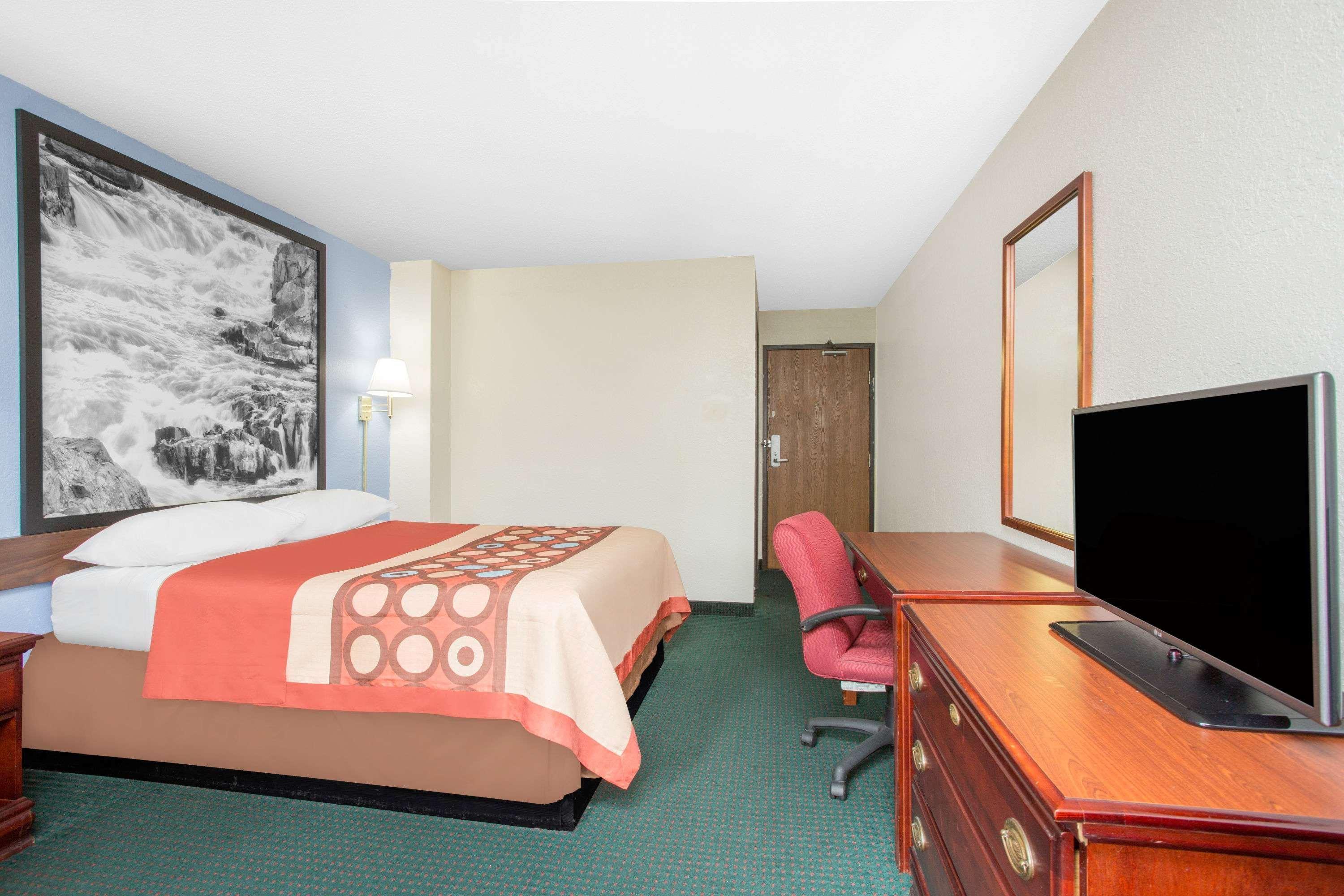 Super 8 By Wyndham Warner Robins Motel Exterior photo