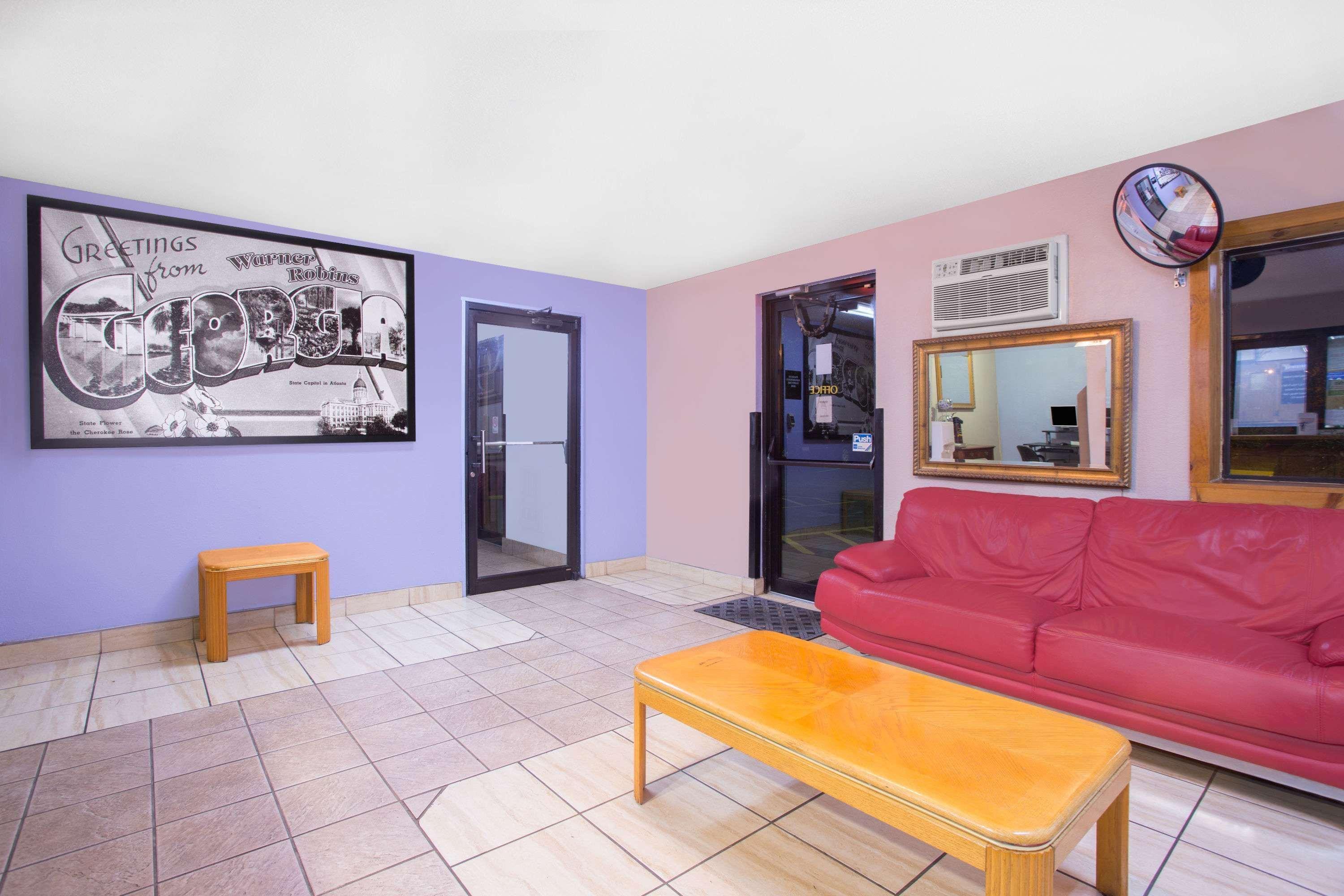 Super 8 By Wyndham Warner Robins Motel Exterior photo