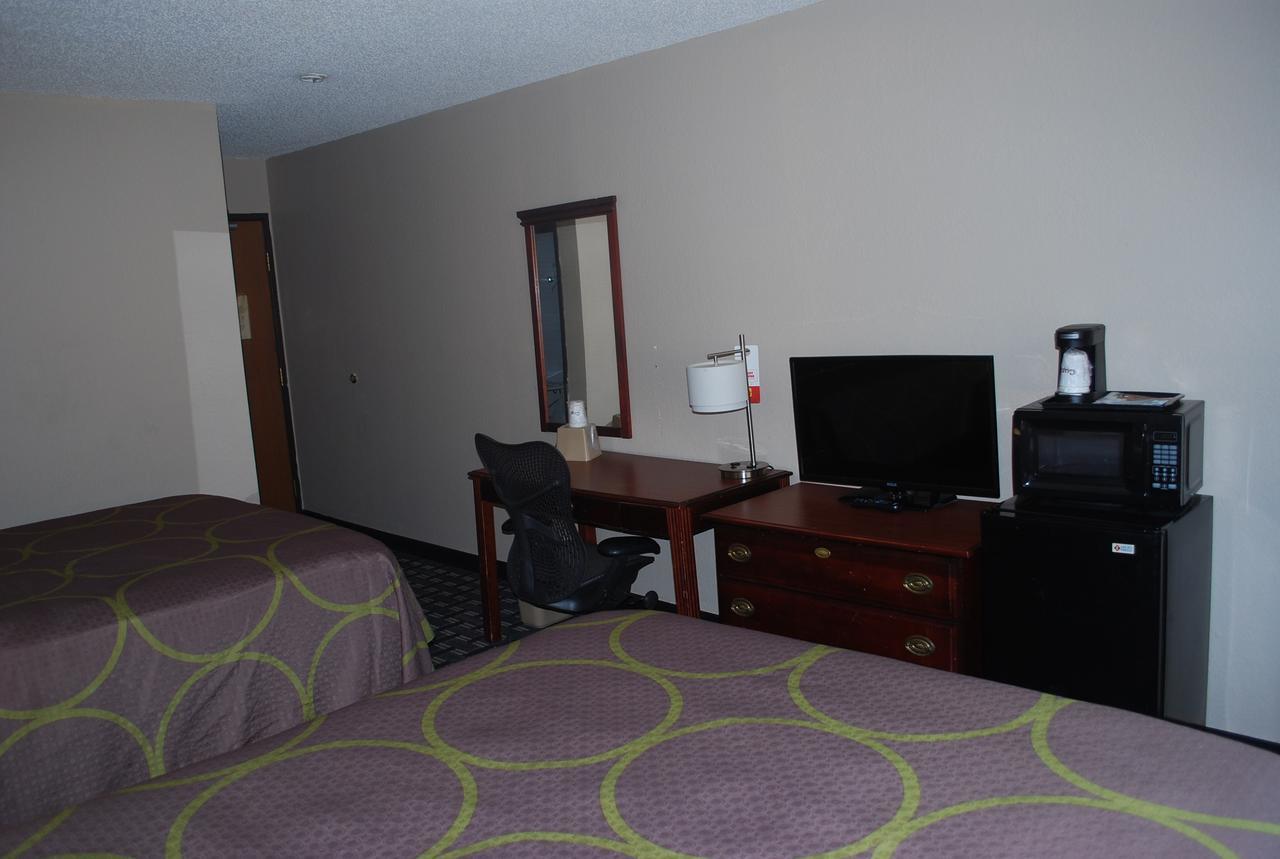 Super 8 By Wyndham Warner Robins Motel Exterior photo