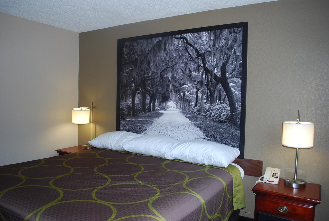 Super 8 By Wyndham Warner Robins Motel Exterior photo